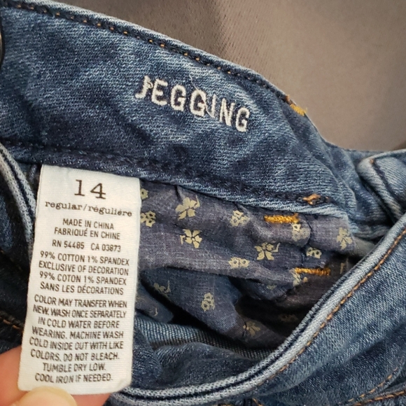 Distressed jeggings with working ankle zippers - Picture 5 of 12